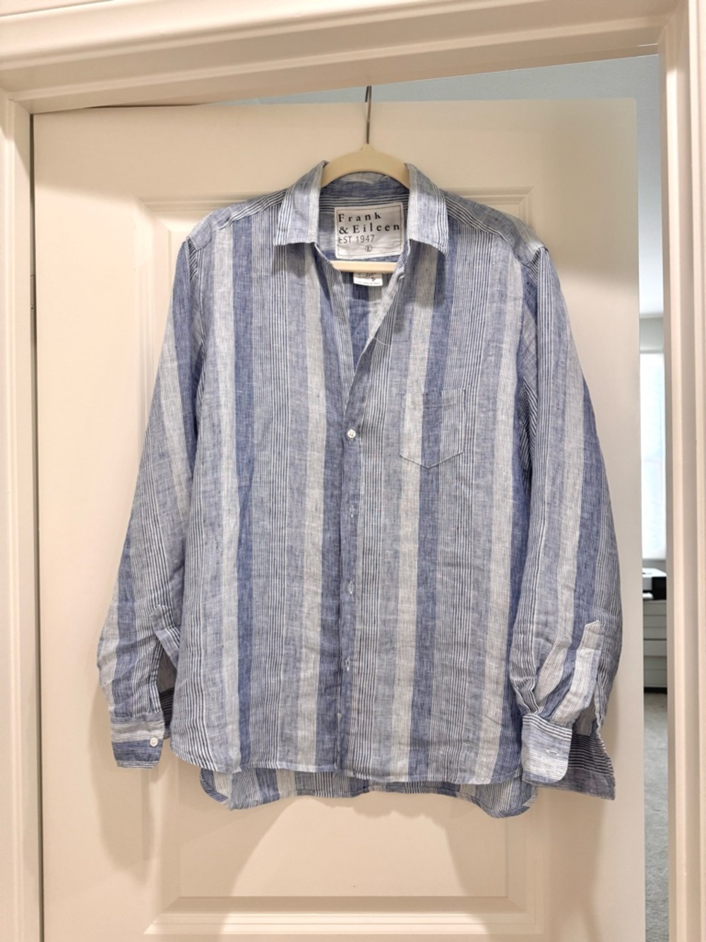 Frank & Eileen Light and Mid Blue Vertical Stripe Linen “Eileen” Shirt Size L